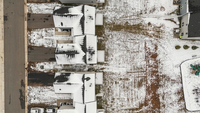 Building Photo - 161 Robinia Rd