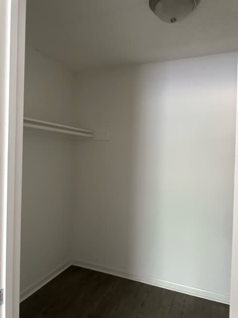 Building Photo - 1100 Crescent Dr