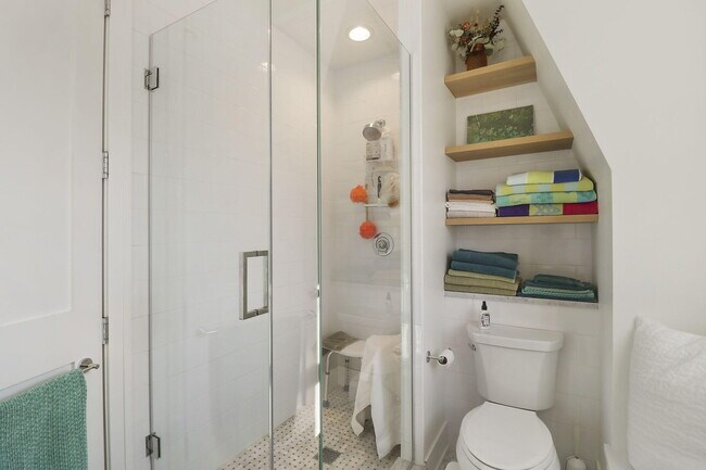 Building Photo - 3 N Walworth Ave