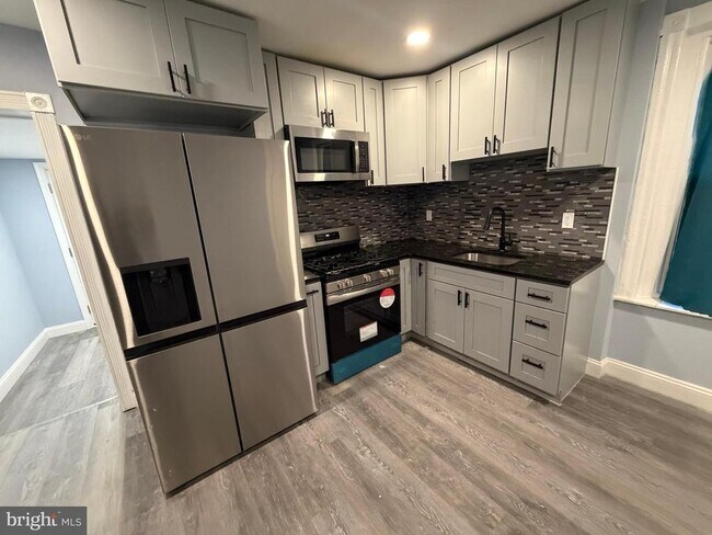 Building Photo - 363 E Airy St