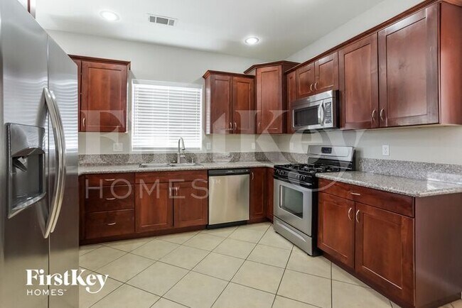 Building Photo - 5917 Royal Castle Ln
