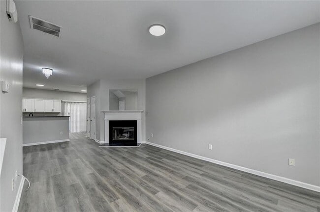 Building Photo - 903 Redwood Dr