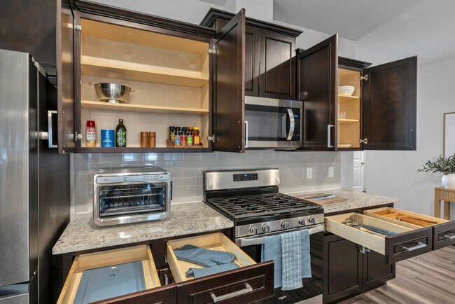 Building Photo - 2785 Eltonne Gdns Dr