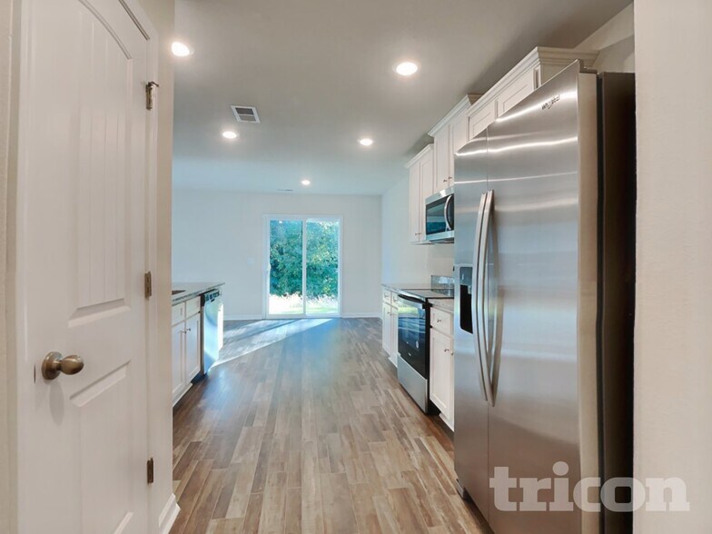 Building Photo - 2118 Southlea Dr