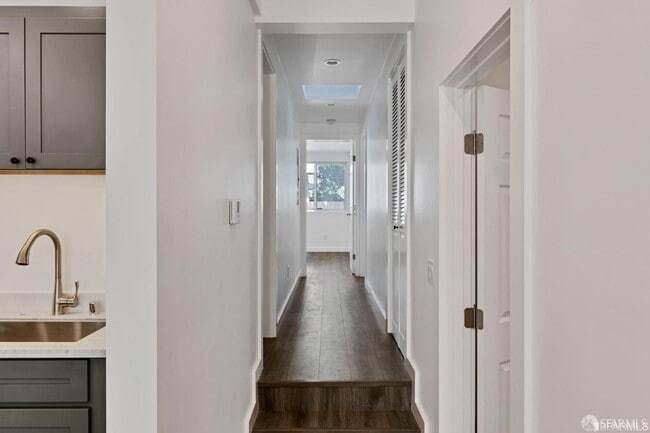 Building Photo - 68 Cayuga Ave