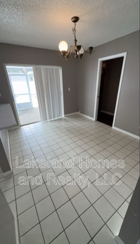 Building Photo - 5608 Lake Fox Cir