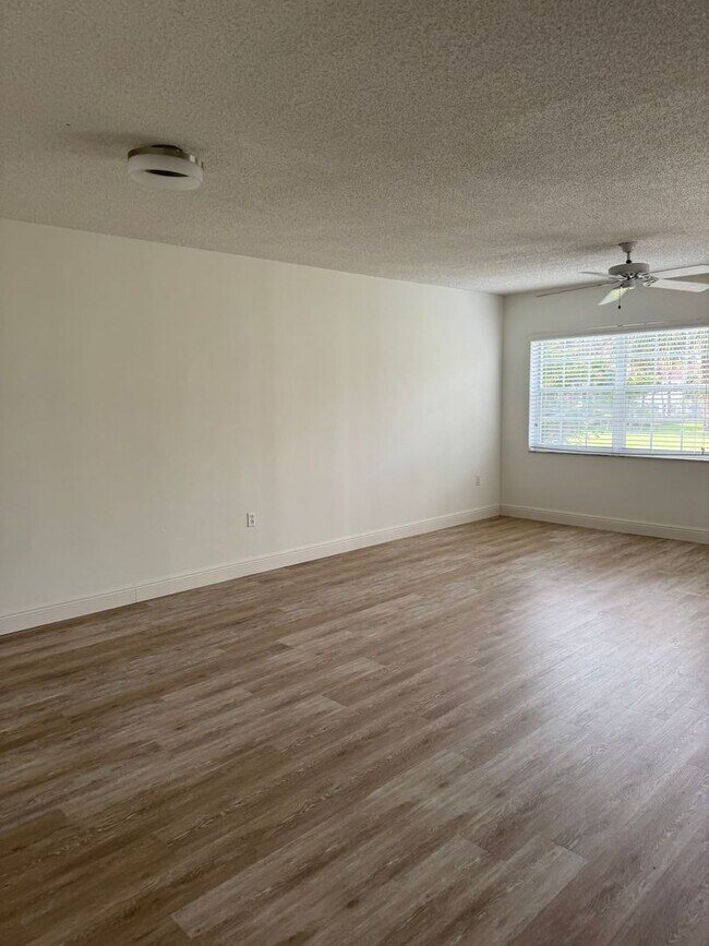 Building Photo - Quail Forest Condo For Rent - Awesome view of the Golf Course!