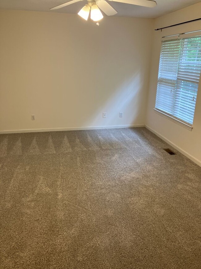 Building Photo - Newly Renovated Townhome in Arden