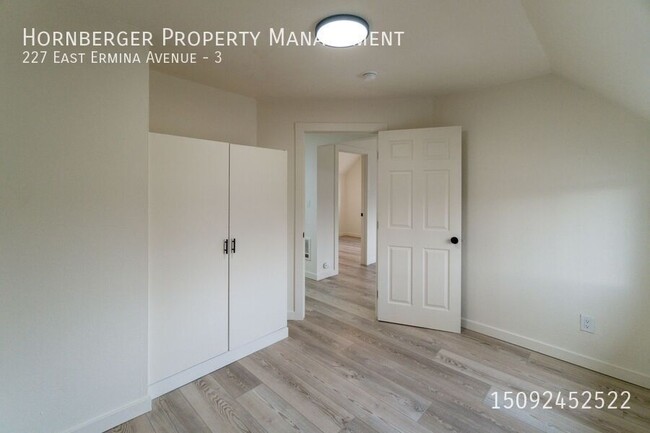 Building Photo - Newly Remodeled 2 Bed 1 Bath Unit!