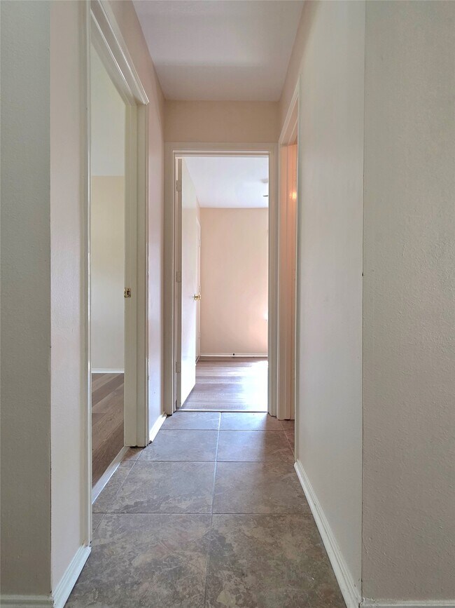 Building Photo - 16106 Darwood Ct