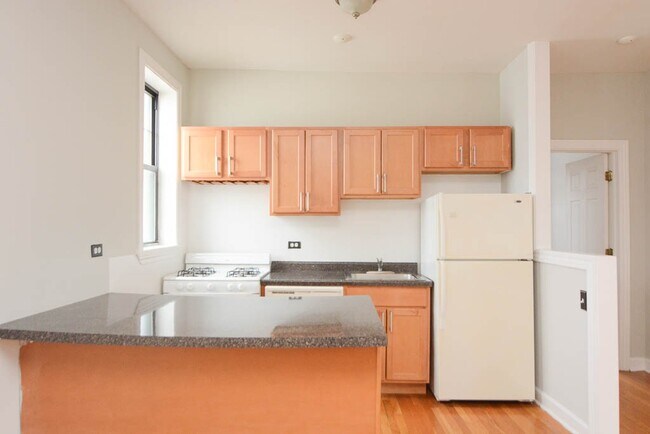 Building Photo - 720 W Barry Ave