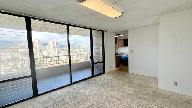 Building Photo - AVAILABLE NOW - SPACIOUS 2BD/1BA WITH 1 COVERED SECURED PARKING!