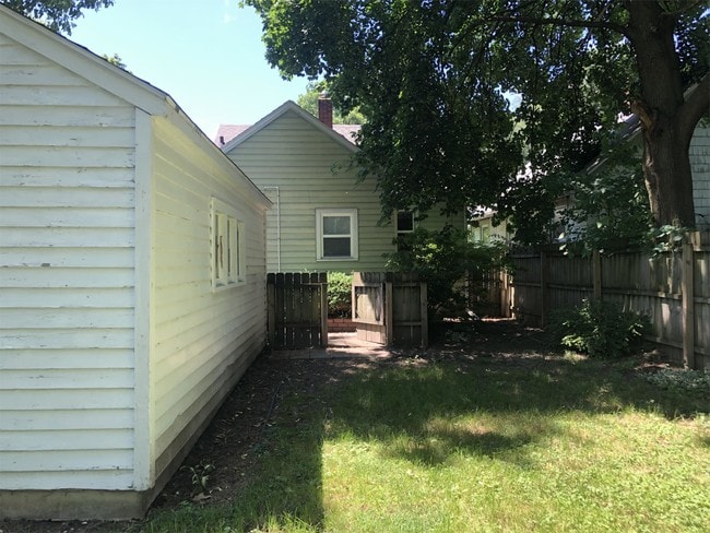 Building Photo - 2411 Forest Rd