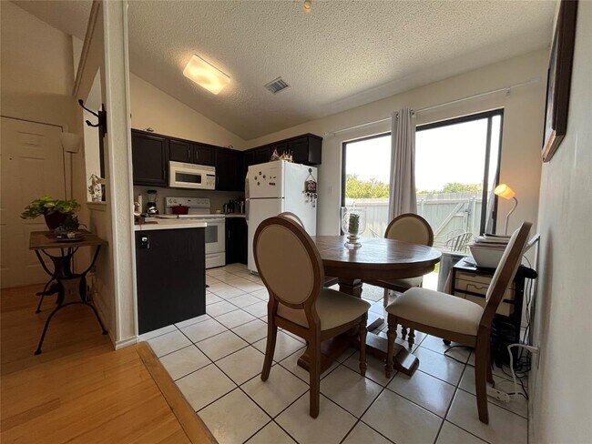 Building Photo - 1411 Gracy Farms Ln