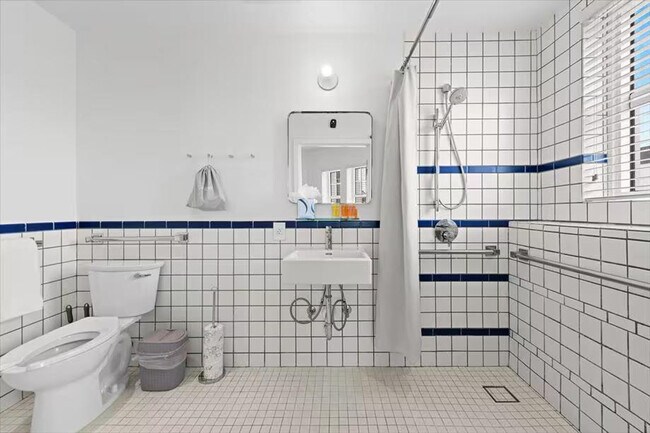 Building Photo - 1701 Alton Rd