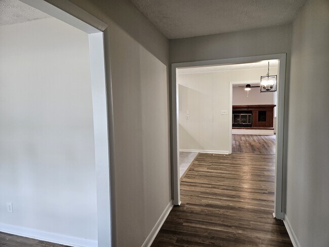 Building Photo - 853 Shannon Dr