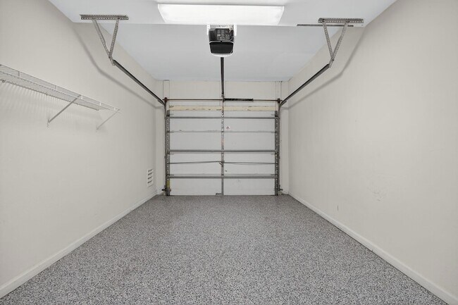Building Photo - 16100 W Bay Dr