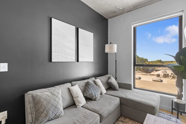 Building Photo - 205 Foster Ave