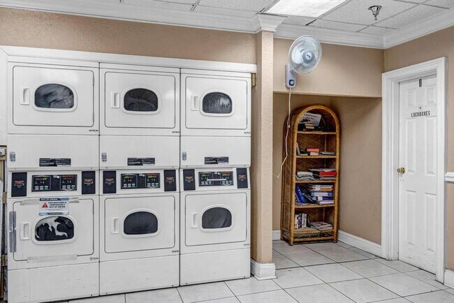 Building Photo - 311 W Ashley St