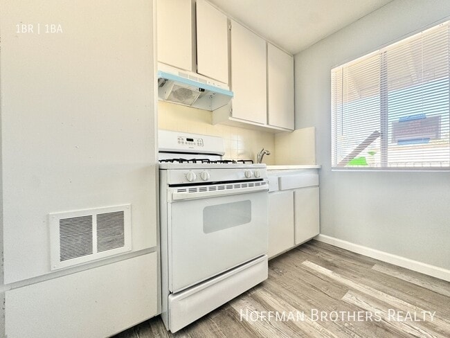 Building Photo - 1425 Freeman Ave