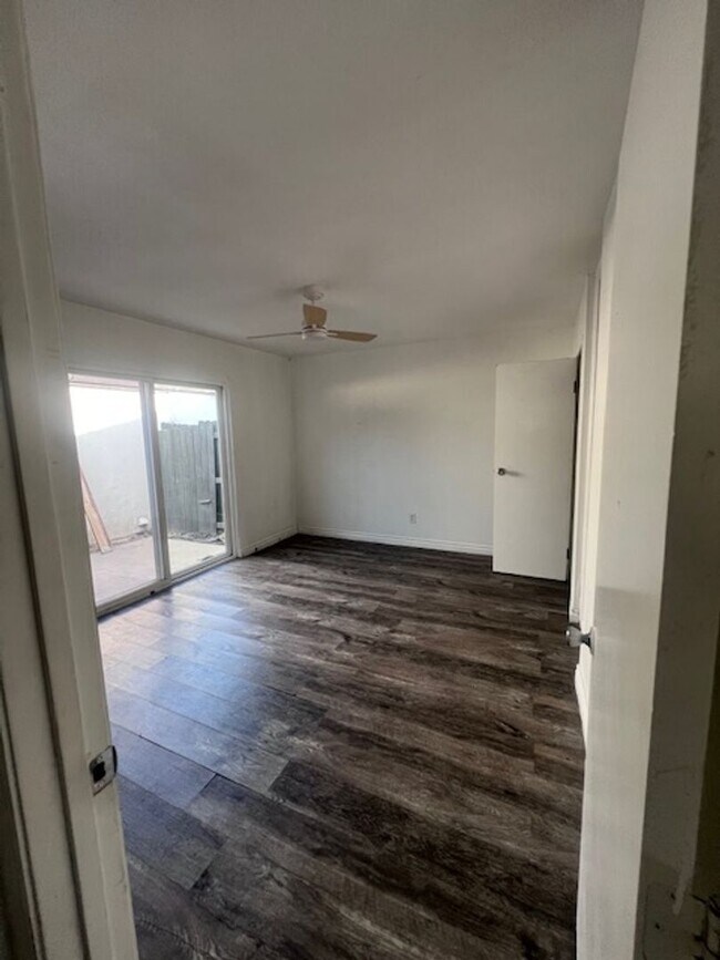 Building Photo - Spacious 3 Bed / 2 Bath Apartment in Colton – Upgraded & Move-In Ready