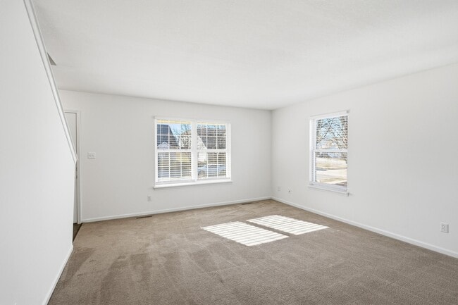 Building Photo - 2413 Northampton Dr