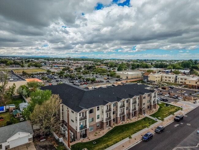 Building Photo - First  Month Rent FREE