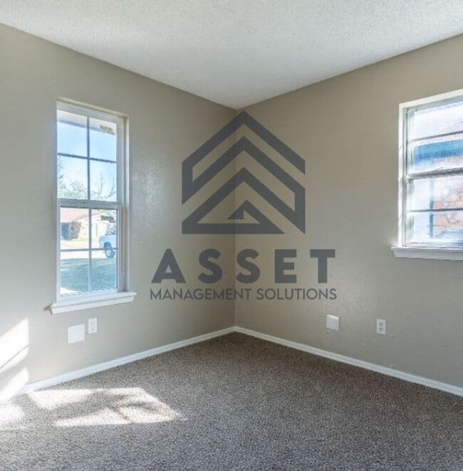 Building Photo - Charming 5 Bedroom Rent to Own Home!!