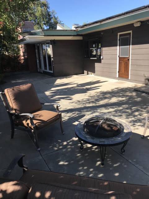 Building Photo - 1065 Moana Dr