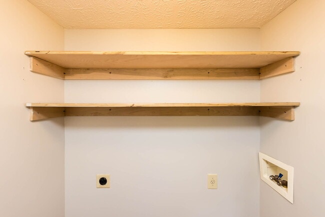 Building Photo - 1032 Pebble Brook Dr