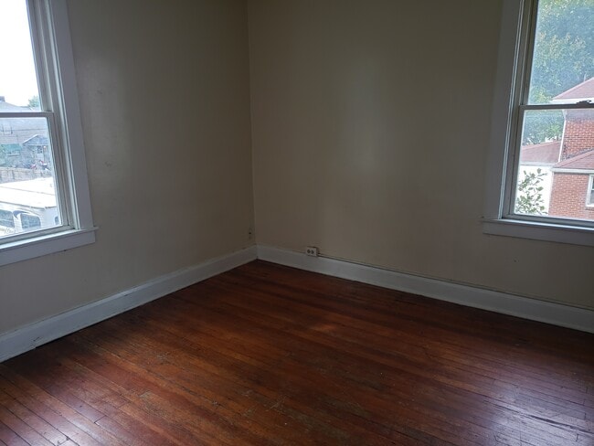 Building Photo - 702 Stambaugh Ave