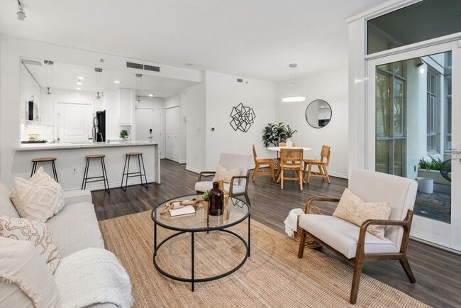 Building Photo - 850 Beech St