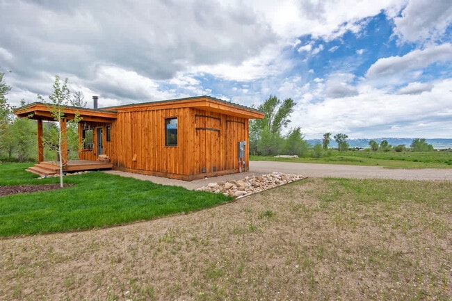 Building Photo - 1085 Rainbow Loop