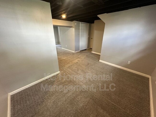Building Photo - 710 NW Mock Ave