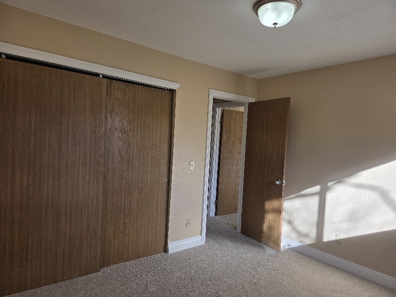 Building Photo - 27 W St Elmo Ave