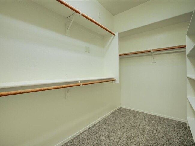 Building Photo - Spacious 3 Bedroom 2 Bathroom Home with Large Backyard & 2 Car Garage!