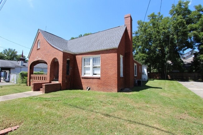 Primary Photo - 234 Saluda St