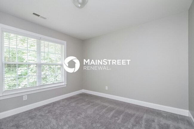 Building Photo - 3 Bedroom Pet-Friendly Home in Greensboro, NC with Main Street Renewal