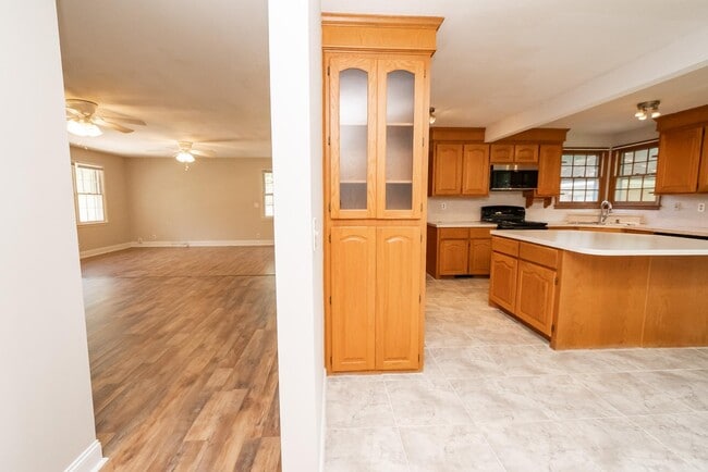 Building Photo - 1329 White House Blvd