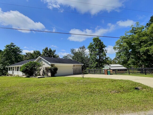 Building Photo - 3 BD Home with 30 x 40 Shop with Four 10 x 12 Attached Stalls