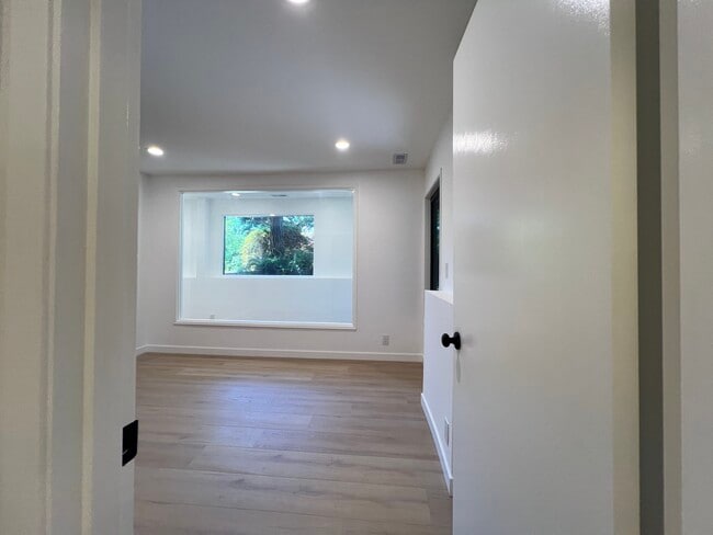 Building Photo - 4204 85th Ave SE