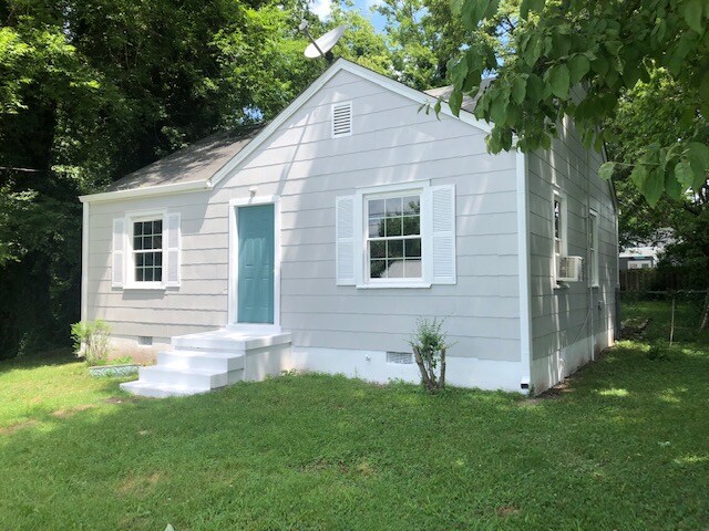 Building Photo - 620 W 9th St