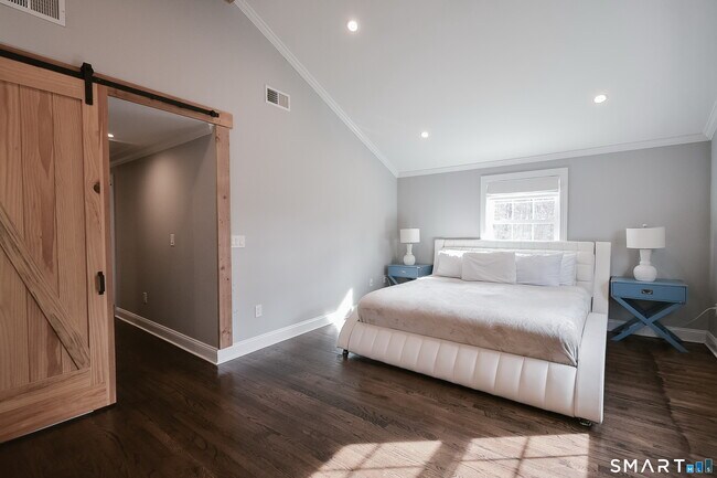 Building Photo - 50 1/2 Mountain Spring Rd