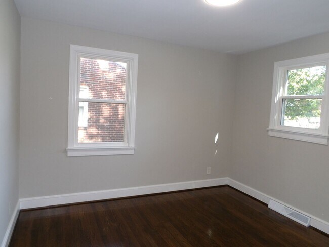 Building Photo - 506 James Ave