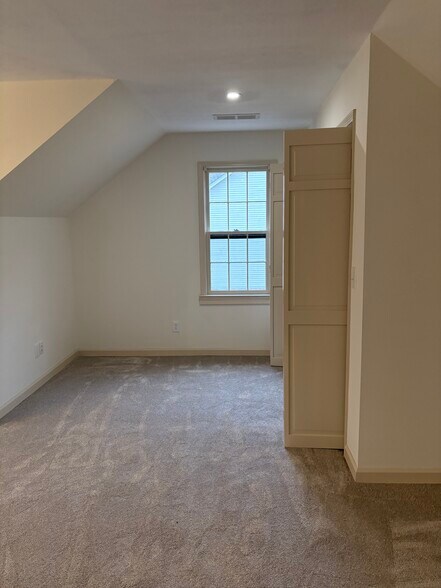 master ensuite - 807 Oak Bridge Ln