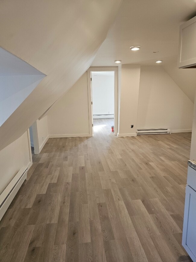 Building Photo - 210 Baldwin St