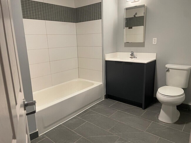 Building Photo - 160 Lafayette St