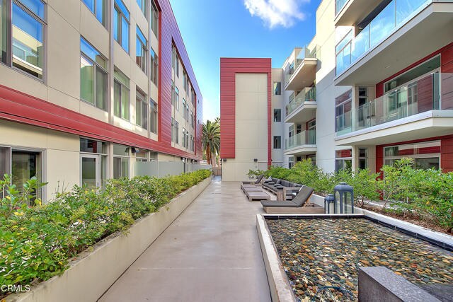 Building Photo - 133 S Los Robles Ave