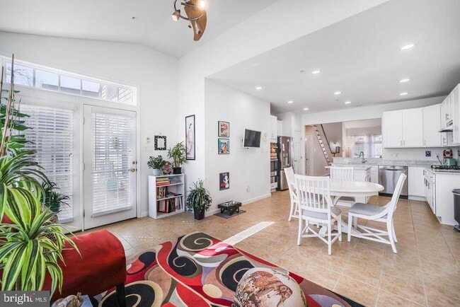 Building Photo - 2157 Vittoria Ct