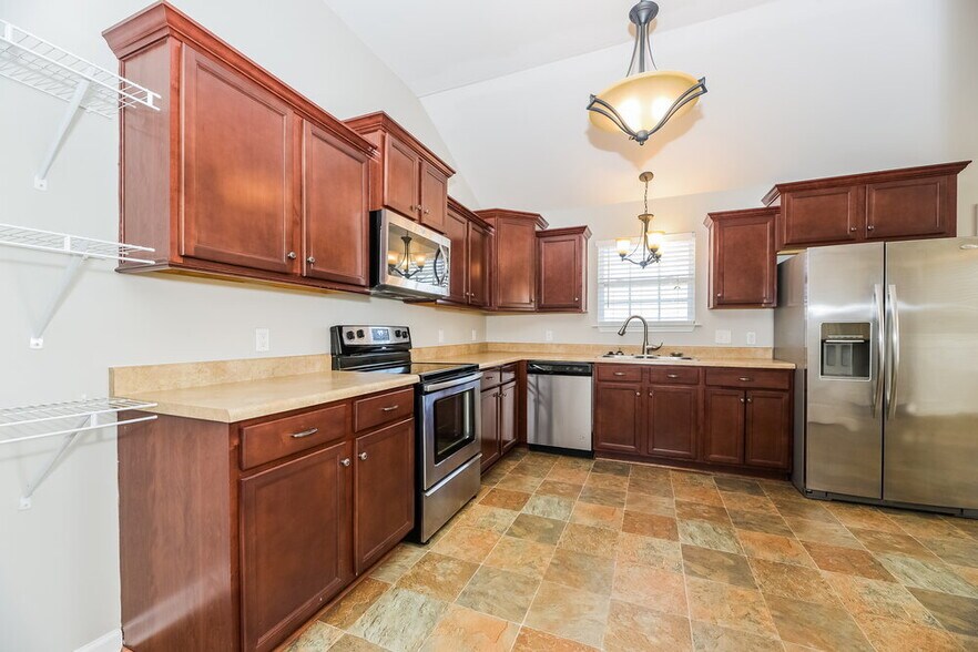 Building Photo - 2008 Slayton Dr